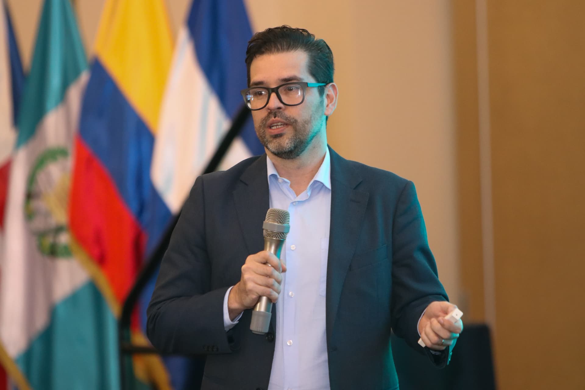 Technical presentation during the forum